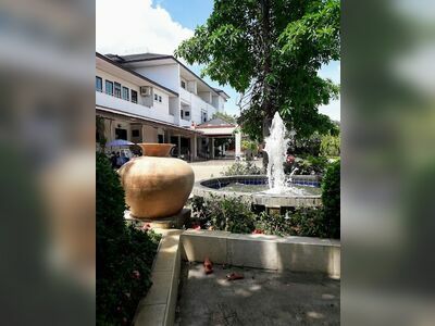 Dr. Akhom Medical Clinic