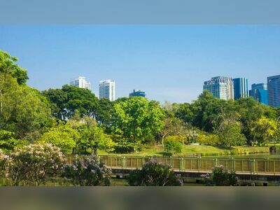 Vajirabenjatat Park (Rot Fai Park)