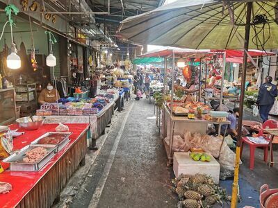 Chao Phrom Market