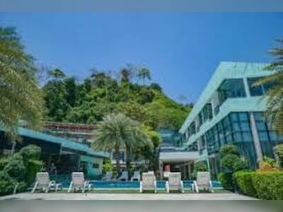 Phi Phi Nice Beach Hotel Hip