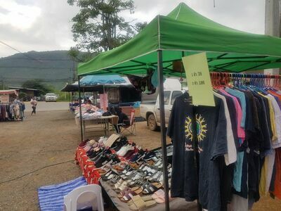 Moo Si Market