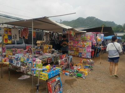 Moo Si Market