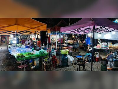 Moo Si Market