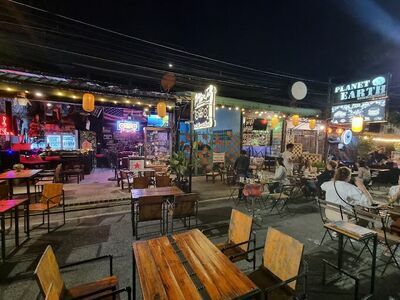 Planet Earth Bar & Restaurant