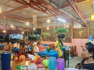 HUG LANTA Restaurant