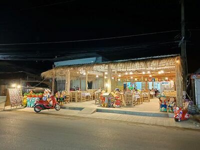 HUG LANTA Restaurant