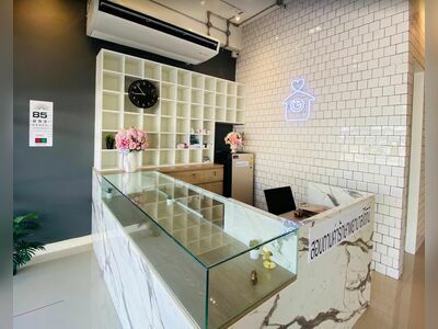 Banrakta eye clinic Dr. Muanploy