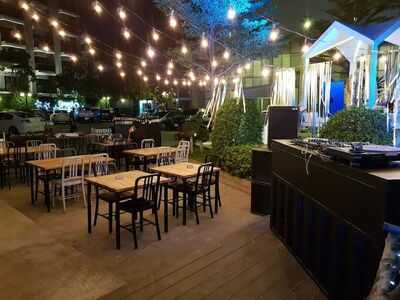 8 Bistro