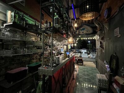 Planet Earth Bar & Restaurant