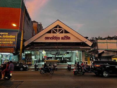 Mae Wilai Night Market