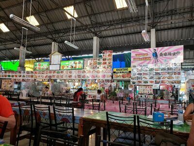 Mae Wilai Night Market