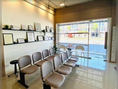 Banrakta eye clinic Dr. Muanploy