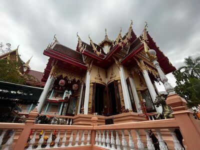 Wat Lum Mahachai Chumphon (Royal Temple)