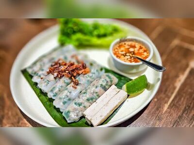 The Khao Piek Udon restaurant at the intersection near Makkhaeng School