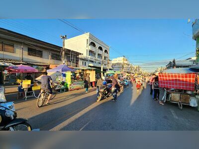 Khlong Thom Tai Mueang Market
