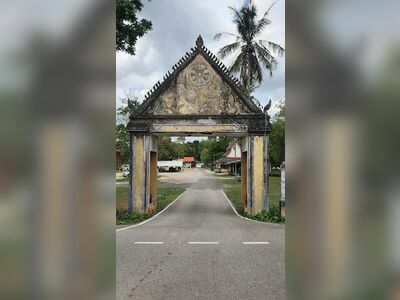 The Wat Phu Khao Thong