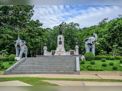 Suan Sathan Chakri Anusorn (Chakri Memorial Park)