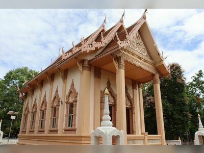 Buraphajarn Stupa at Pa Salawan Temple