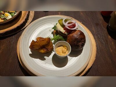 Reef Bar & Restaurant