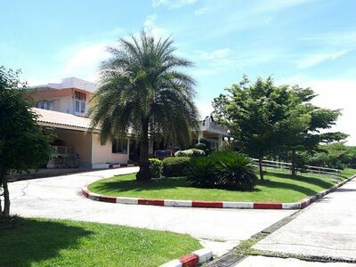 Chaloem Phra Kiat Hospital