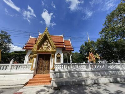 Wat Lahanrai (Luang Phu Tim)