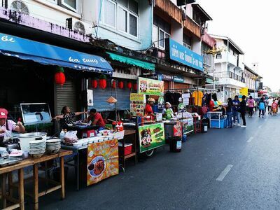 Khlong Thom Tai Mueang Market