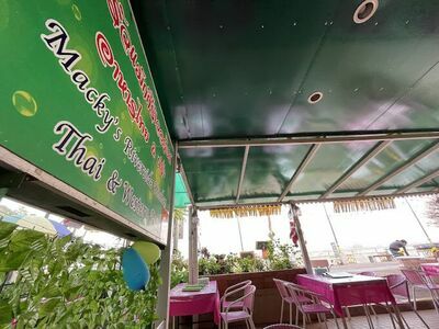 Macky's Riverside Kitchen