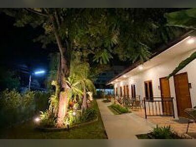 The Cozy Hotel (โรงแรม เดอะโคซี่ เพชรบุรี)