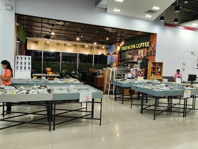 Lee Mart Shopping Center