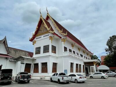 Wat Lahanrai (Luang Phu Tim)