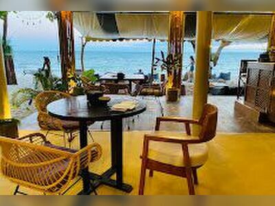 Reef Bar & Restaurant