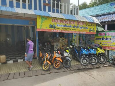 Motorcycle rentals Pee Noey's shop
