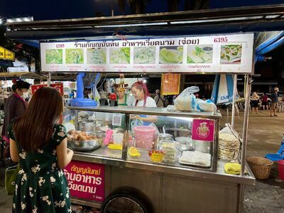 Thong Si Mueang Night Market