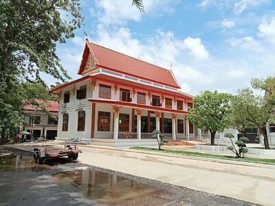 Wat Lahanrai (Luang Phu Tim)