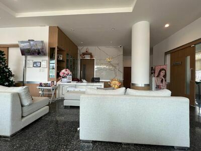 Dr. Nareerat Eye Clinic