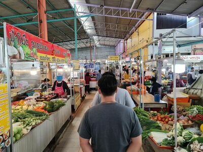 Hua Rot Fai Market