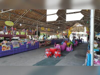 Wat Thong Noppakhun Riverside Market