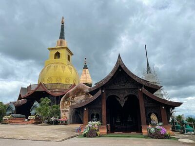 Wat Somdet Phu Ruea Ming Mueang