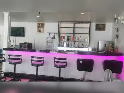 Three Lady Bar