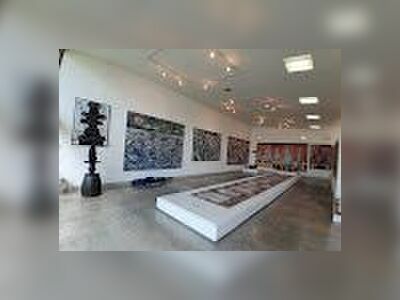 Tavee Ratchaneekorn Art Gallery