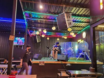 Mamaonom Hangout & Bar (มาเมานม)