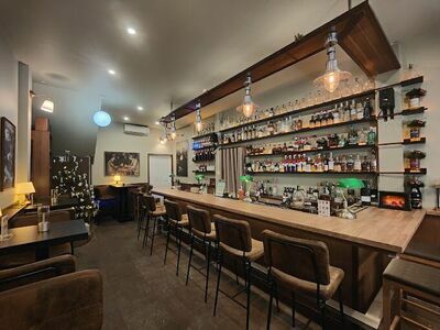 Castle Black Bar & Cafe
