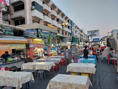 Rung Ruen Rom Market
