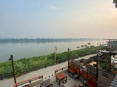 Jee Loei Mini Bar & Hostel