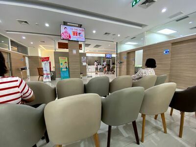 Mahachai Hospital with Doctors