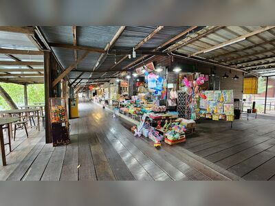 Koh Kloi Floating Market