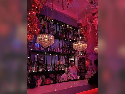 Thongbai Glam