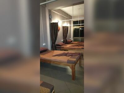 Heuan Phak Kai Thai Medicine and Spa Center