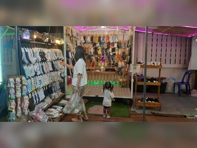 Wat Buraph Night Market