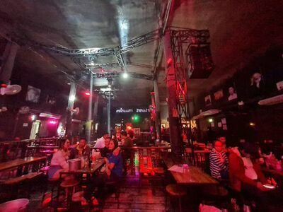 Tawan Daeng Pub